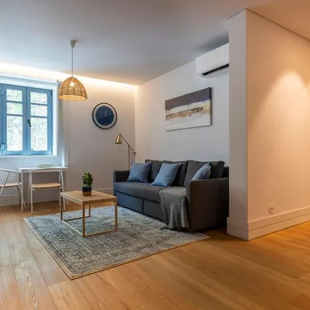 First Avenida Apartment *