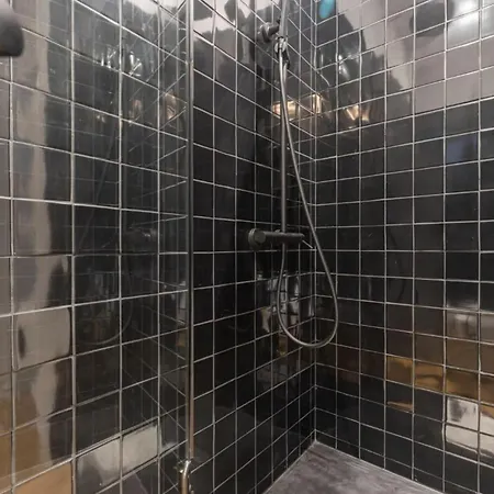 First Avenida Apartman *