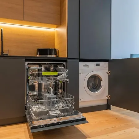 First Avenida * Lisboa